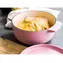 KITCHENAID Liatinový kastról s pokrievkou ružová 22 cm / 3,3 l / liatina / do 260 °C