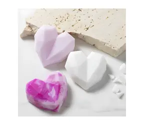 Creativ Company Kreatívna súprava Výroba mydla Hearts Pink / Kreatívna súprava / 3 mydlá v tvare srdca / mramorovanie