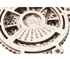 Ugears 3D drevená mechanická skladačka Kalendár / od 8 rokov / 32 dielikov / Obtiažnosť: nízka