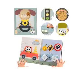 Taf Toys Knižka s aktivitami Tiny Traveler Busy Book / od 18 mesiacov