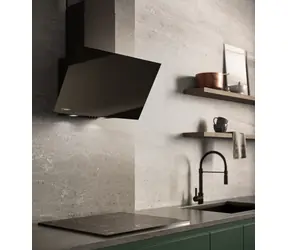 Maan Vertical Glass 60 čierna / Odsávač pár / Komínový / diaľkové ovládanie / 595 mm / 135-320 m3/h