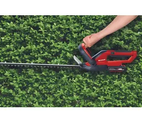 Einhell GC-CH 1855/1 Li Kit červená/čierna / Akumulátorové nožnice na živý plot / 18V / 2.5Ah / nôž 62 cm
