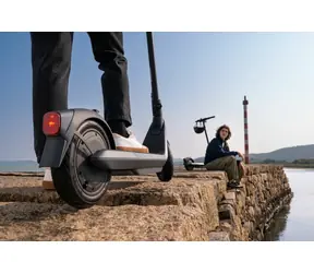 Segway Ninebot KickScooter E2 PRO E sivá / Elektrická kolobežka / 350 W / 20 km/h / dojazd 35 km / 10" kolesá