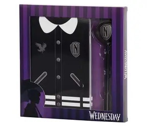 KARACTERMANIA Diár a pero Wednesday Univerzita / Diár a pero / Licenčný design