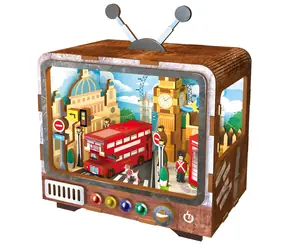 2KIDS TOYS 3D drevená skladačka Retro TV Londýn / Miniatúrna scéna / LED osvetlenie / 100 dielikov / 12+ rokov