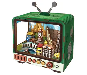 2KIDS TOYS 3D drevená skladačka Retro TV Benátky / Miniatúrna scéna / LED osvetlenie / 118 dielikov / 12+ rokov