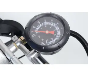 Compass Hustilka nožná s manometrom dvojpiestová TÜV/GS / 2x piest 50x120 mm / celokovová konštrukcia