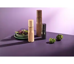 AdHoc LEVO jaseň čierny / Mlynček na soľ a korenie / výška 15 cm