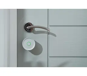 Yale Linus SMART Lock L2 Lite strieborná / Chytrý dverný zámok / Bluetooth 5.4 / automatické zamykanie / 128bit AES