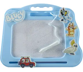CHARACTER Magnetická tabuľa Bluey / Magnetická kresliaca tabuľa / 3 pečiatky / praktické držadlo