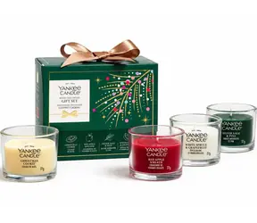 Yankee Candle Darčeková sada 4 votívnych sviečok 2026 / Christmas Cookie, Red Apple Wreath, Silver Sage & Pine