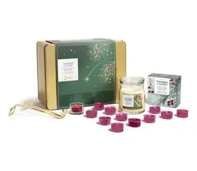 Yankee Candle Christmas Cookie & Sparkling Winterberry / Darčeková sada / Sviečka + 12× čajová sviečka + svietnik