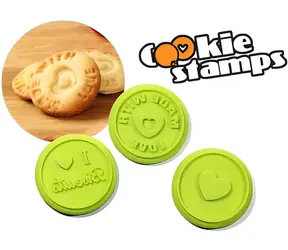 VOGADGETS Pečiatky na sušienky / Doplnok do detskej kuchynky / 3 ks / silikón, drevo / od 3 rokov