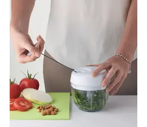 Guzzini CHOP&STORE biela / Ručný sekáčik na zeleninu / 3 nože / 0,36 l