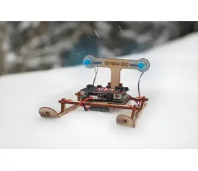 THE OFFBITS Stavebnica SnowBit / Laserom rezaná brezová dyha / Vyžaduje kartu micro:bit (nutné dokúpiť)