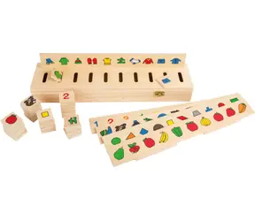 Small Foot Drevená motorická vkladačka triedenia / od 3 rokov