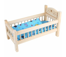 Small Foot Drevené hračky postieľka pre bábiky prírodné / od 3 rokov