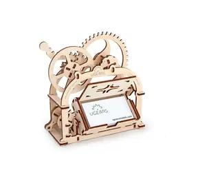 Ugears 3D drevené mechanické puzzle Box na vizitky / od 14 rokov / 61 dielikov / Obtiažnosť: jednoduchá