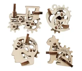 Ugears 3D drevené mechanické puzzle 4 mechanické prívesky Charakterové sym / od 5 rokov / 25 dielikov / Obtiažnosť: nízka
