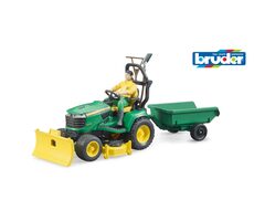 Bruder 62104 Traktor John Deere s prívesom a záhradníkom / od 4 rokov