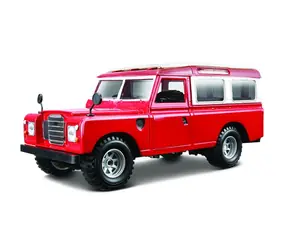 Bburago Land Rover červená / mierka 1:24 / od 3 rokov