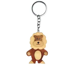 2Kids Toys Drevená kľúčenka Lev stojaci / od 3 rokov