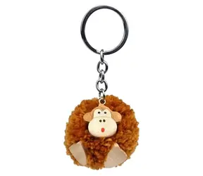 2Kids Toys Drevená kľúčenka pompon Opice / od 3 rokov
