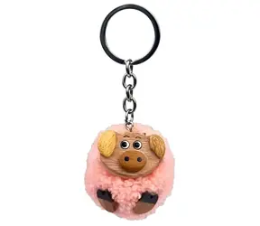 2Kids Toys Drevená kľúčenka pompon Prasa / od 3 rokov
