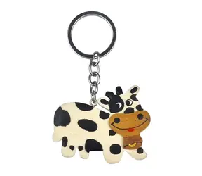 2Kids Toys Drevená kľúčenka veľká Krava / od 3 rokov