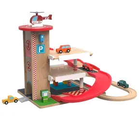 2Kids Toys Drevená garáž s vláčikodráhou / od 3 rokov