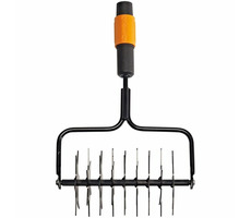 Fiskars QuikFit prevzdušňovač trávnika 