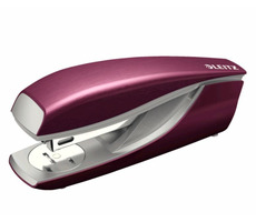 Leitz NeXXt STYLE 5562 Stolová zošívačka granátovo červená / 3 mm / až 30 listov / P3 24|6 &amp;P3 26|6