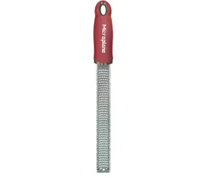 Microplane Premium Classic tmavo-červená / jemné strúhadlo / 325 cm / nerezová oceľ