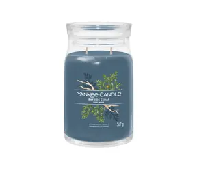 Yankee Candle Signature Bayside Cedar veľký pohár 567g / doba horenia až: 90h