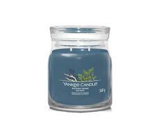 Yankee Candle Signature Bayside Cedar stredný pohár 368g