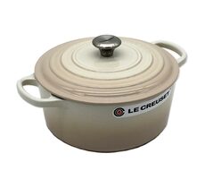 Le Creuset Signature Hrniec s pokrievkou 22 cm béžová