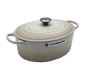 Le Creuset Signature Oválny hrniec s pokrievkou 31 cm béžová