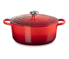 Le Creuset Signature Hrniec s pokrievkou 28 cm červená