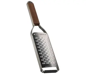 Microplane Master ručné strúhadlo na širšie prúžky / 32 x 10 x 4 cm / drevená rukoväť / nerez oceľ