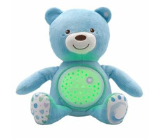 Chicco Plyšový medvedík s projektorom modrá / napájanie 3x AAA / od 0+