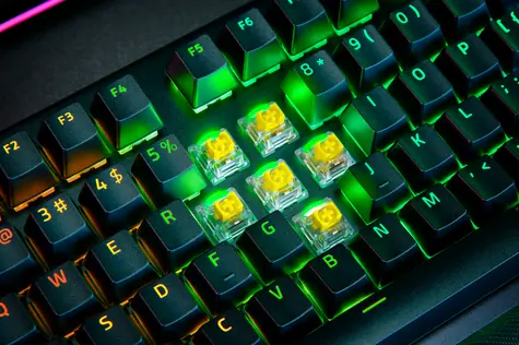 Razer BlackWidow V4 Pro Yellow Switch US čierna / Herná klávesnica / mechanická / Razer yellow / RGB / USB / US Layout