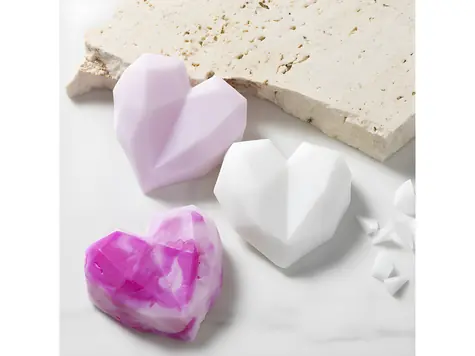 Creativ Company Kreatívna súprava Výroba mydla Hearts Pink / Kreatívna súprava / 3 mydlá v tvare srdca / mramorovanie