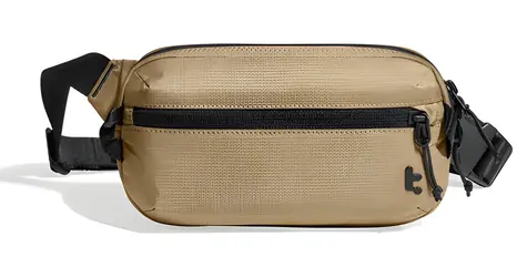 tomtoc Aviator T33 Chest Bag S hnedá / kompaktná ľadvinka / 1.5l