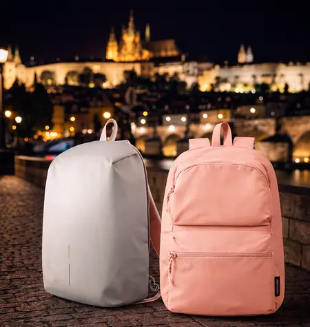 XD Design Switch 2v1 ružová / Mestský batoh / do 16" / 22 l / recyklovaný nylon