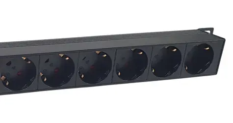 Equip 19" čierna / Zásuvkový panel / 1U / 8x Schuko / vypínač / vidlica 90 ° / 16 A / hliník