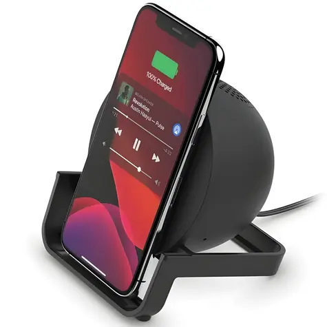 Belkin AUF001vfBK čierna / Bezdrôtová nabíjačka so stojanom / Qi / 10W / Bluetooth reproduktor