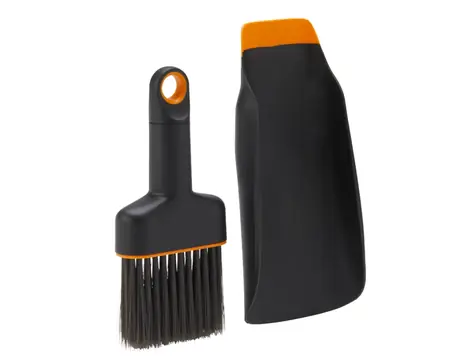 Fiskars 1071302 Lopatka obojstranná so metličkou