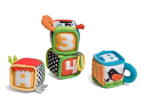 Infantino Textilné kocky s aktivitami 4 ks / od narodenia