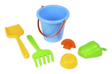 Lena Pieskový set vedierko a formičky zeleniny v sieťke / od 2 rokov