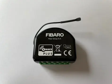 Fibaro Dvojitý spínací reléový modul 2 (vstavaný) / 2x 1.5 kW / Z-Wave Plus